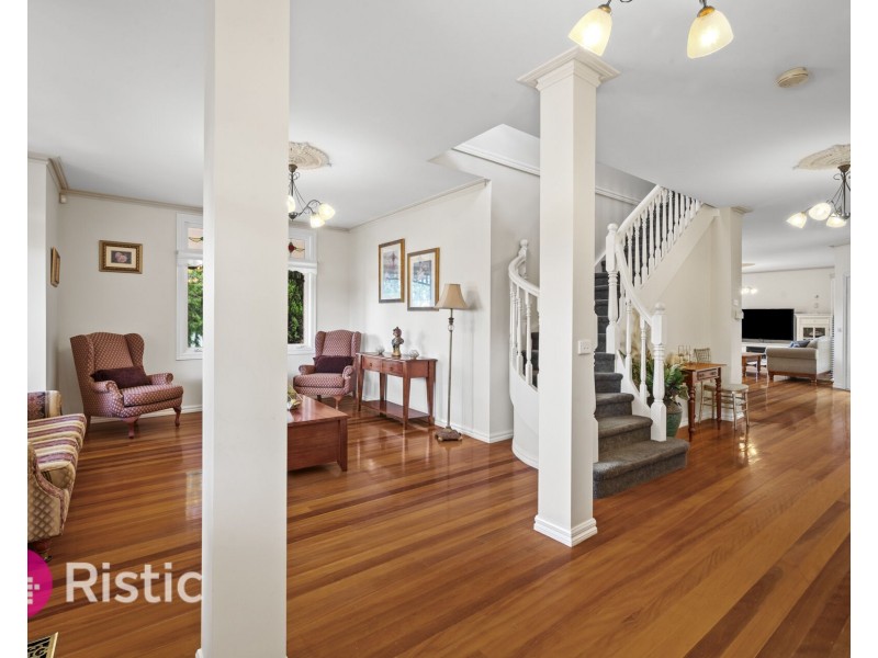 17 Diosma Way, Mill Park VIC 3082