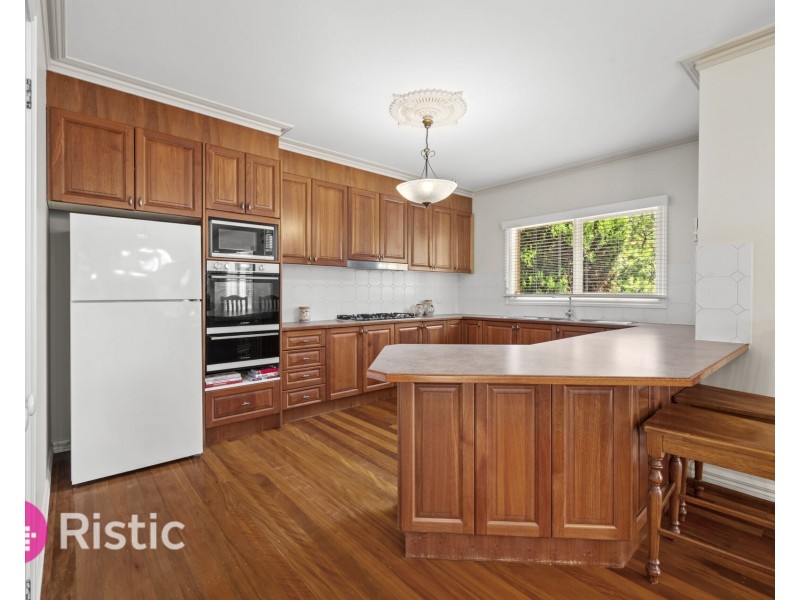 17 Diosma Way, Mill Park VIC 3082