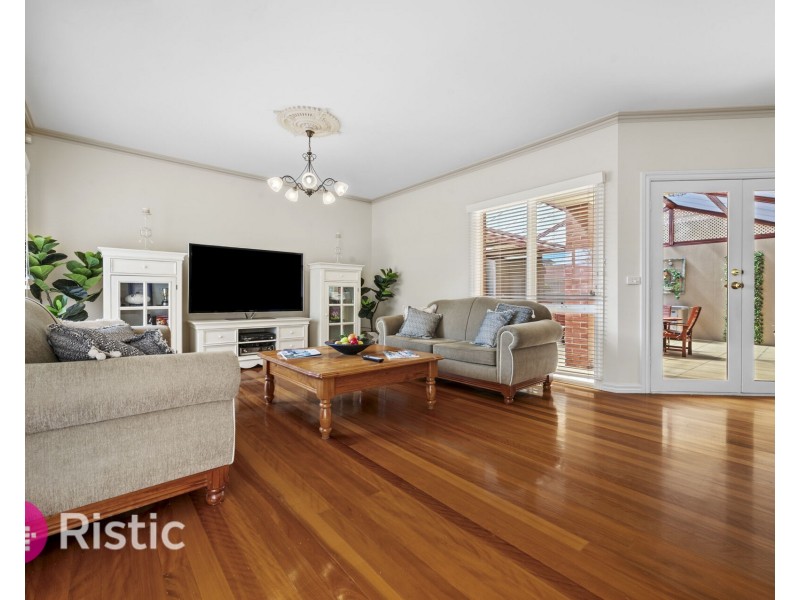 17 Diosma Way, Mill Park VIC 3082