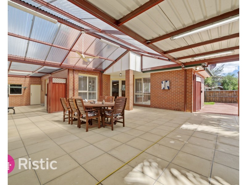 17 Diosma Way, Mill Park VIC 3082