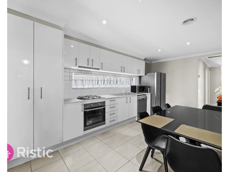 22 Taworri Crescent, Werribee VIC 3030