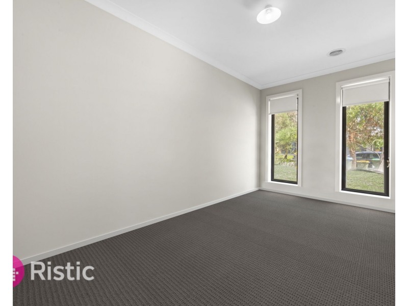 22 Taworri Crescent, Werribee VIC 3030