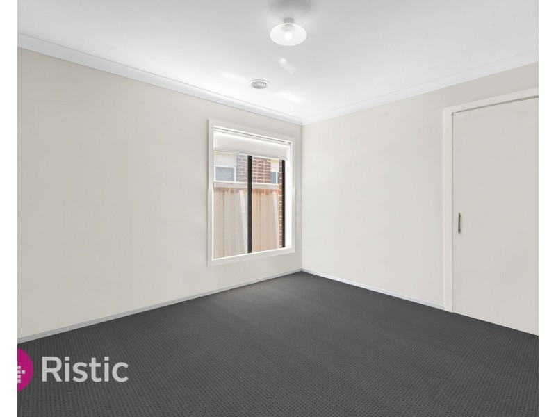 22 Taworri Crescent, Werribee VIC 3030