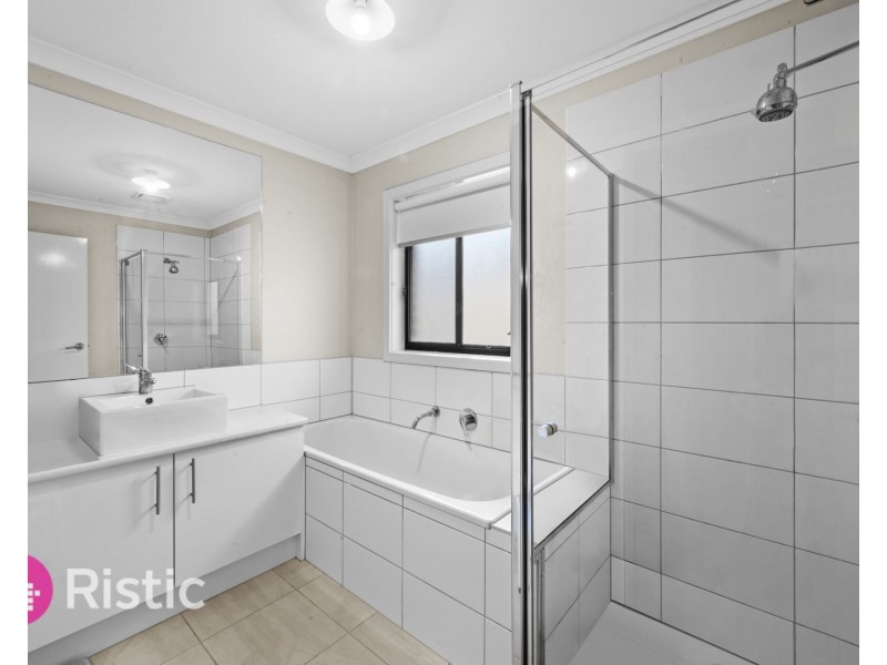 22 Taworri Crescent, Werribee VIC 3030