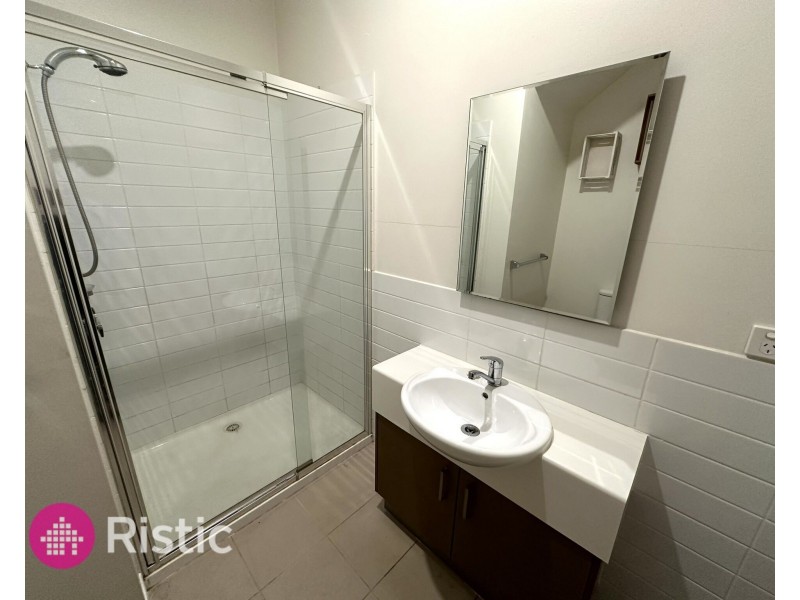 2/31 Larlac Street, Hadfield VIC 3046