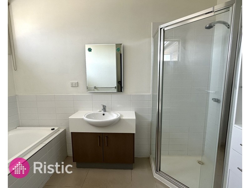 2/31 Larlac Street, Hadfield VIC 3046