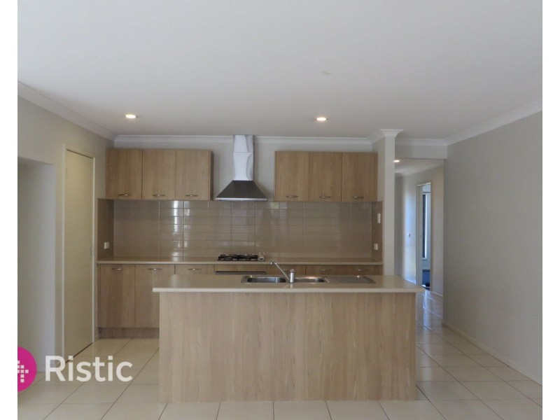13 Sanctum Circuit, Doreen VIC 3754