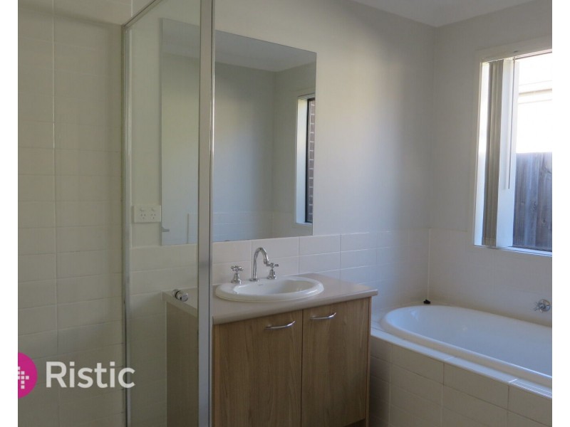 13 Sanctum Circuit, Doreen VIC 3754