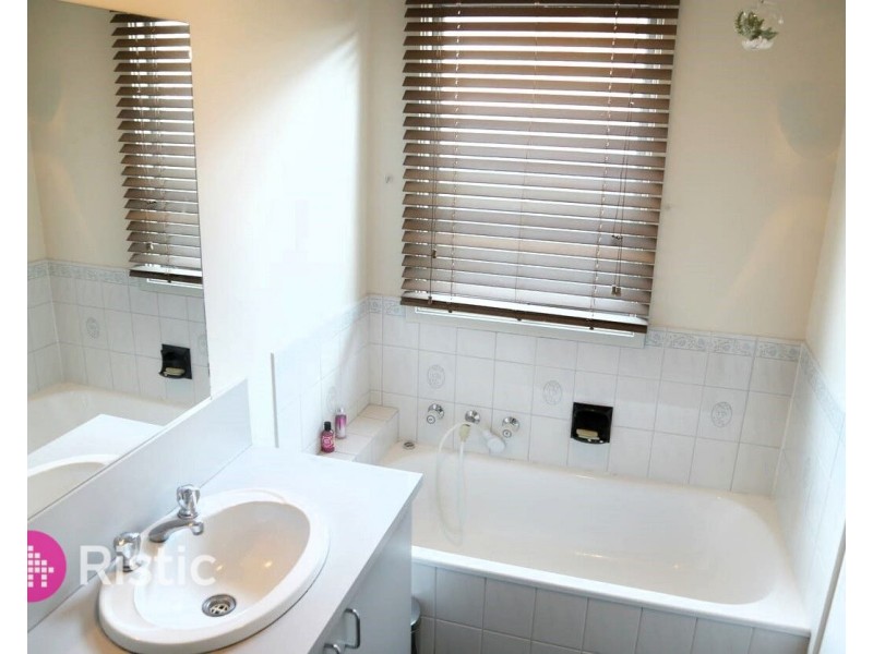 43 Allwyn Crescent, Mill Park VIC 3082