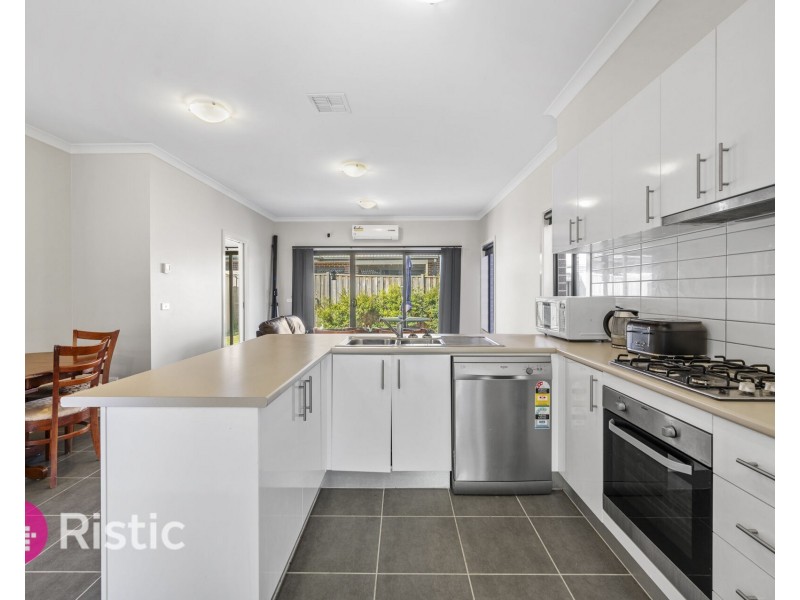 39 Burssi Circuit, Doreen VIC 3754