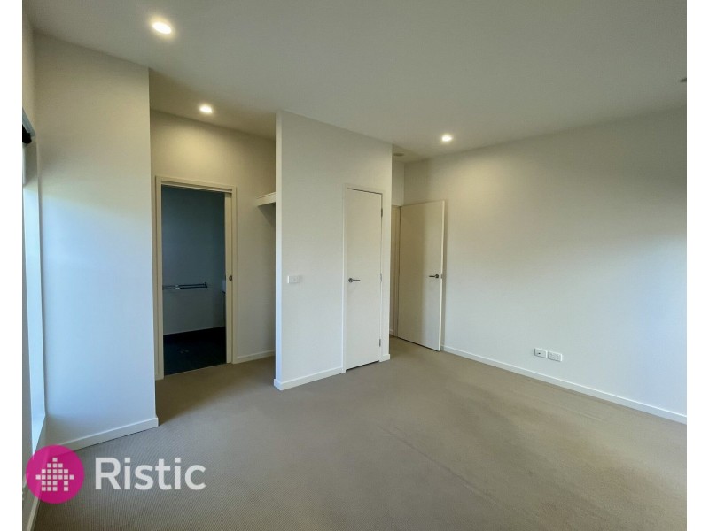 21 Gorman Drive, Mill Park VIC 3082