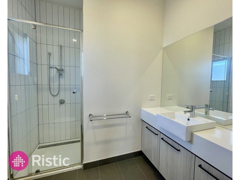 21 Gorman Drive, Mill Park VIC 3082