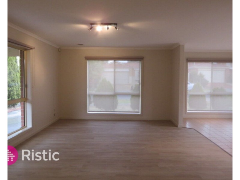 28 Parklands Drive, Thomastown VIC 3074