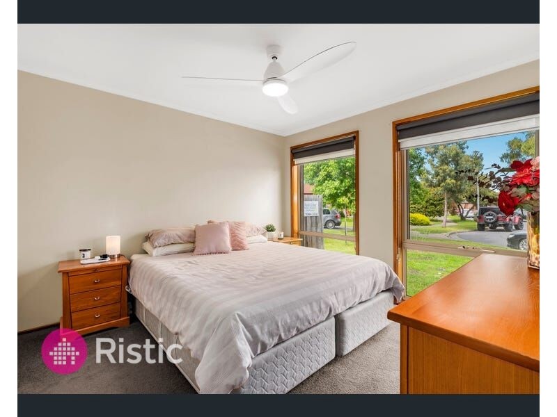 7 Wallace Place, Mill Park VIC 3082