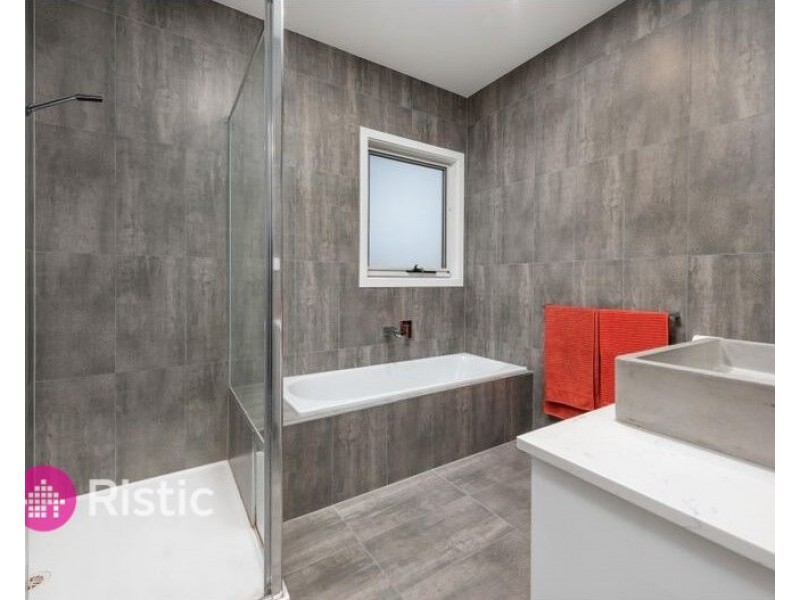 1/2 Keats Court, Bundoora VIC 3083