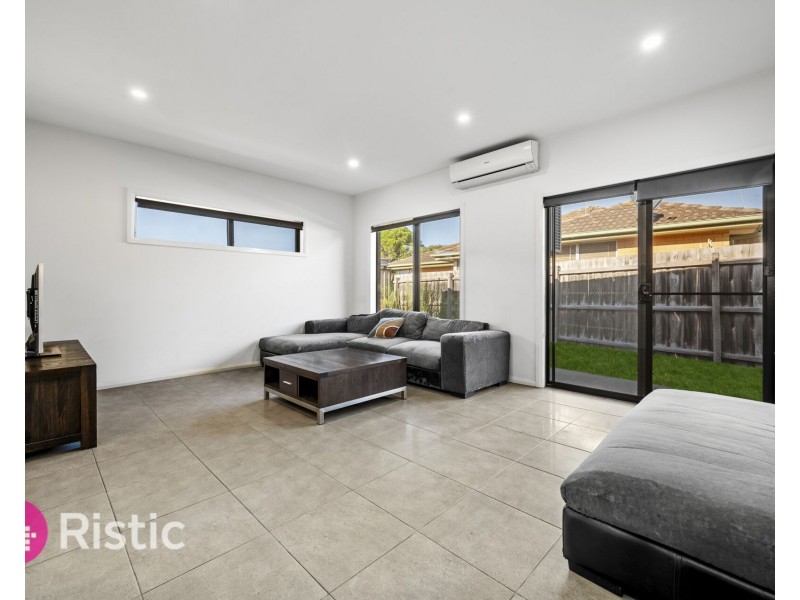 2/207 Darebin Drive, Lalor VIC 3075