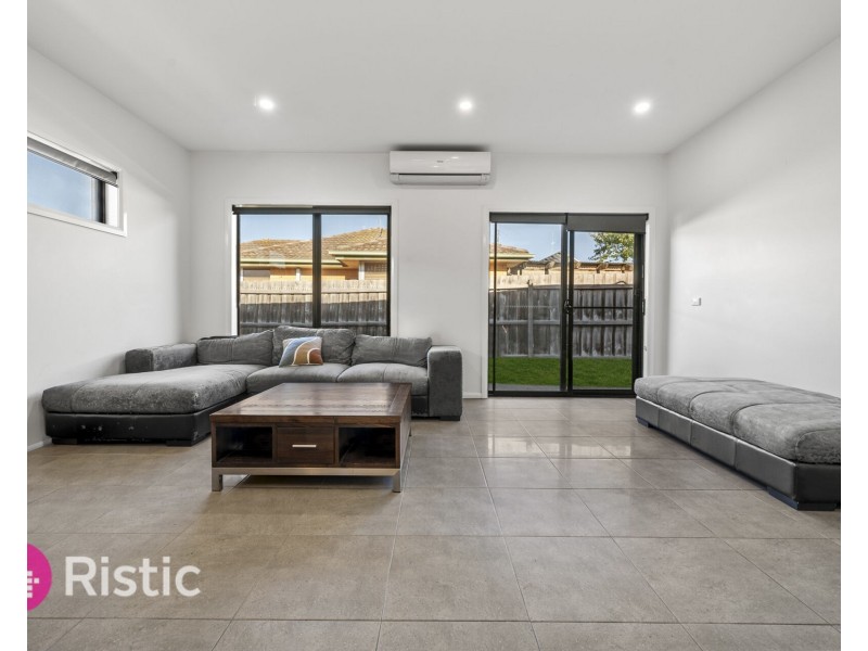 2/207 Darebin Drive, Lalor VIC 3075