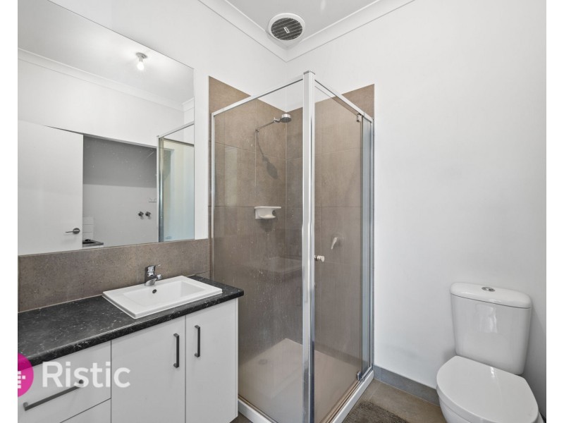 2/207 Darebin Drive, Lalor VIC 3075