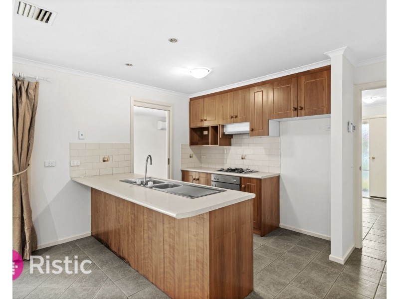 7 Burridge Close, Mill Park VIC 3082