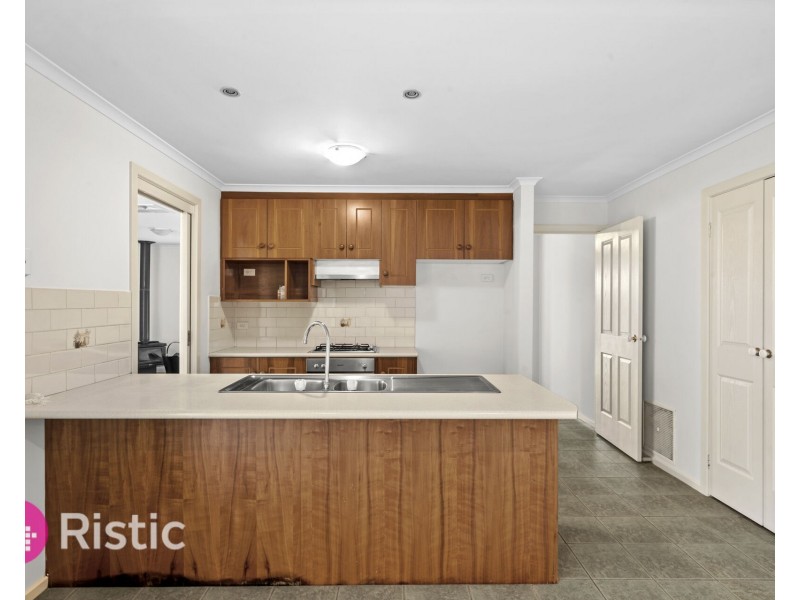 7 Burridge Close, Mill Park VIC 3082