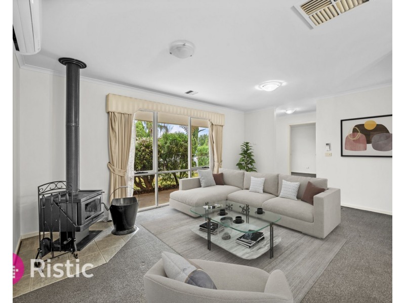 7 Burridge Close, Mill Park VIC 3082