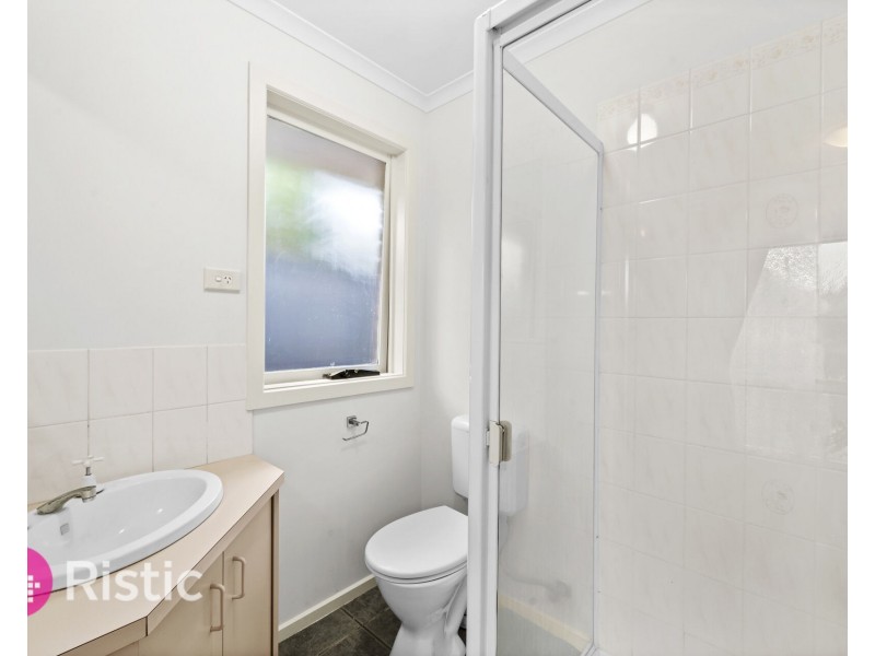 7 Burridge Close, Mill Park VIC 3082