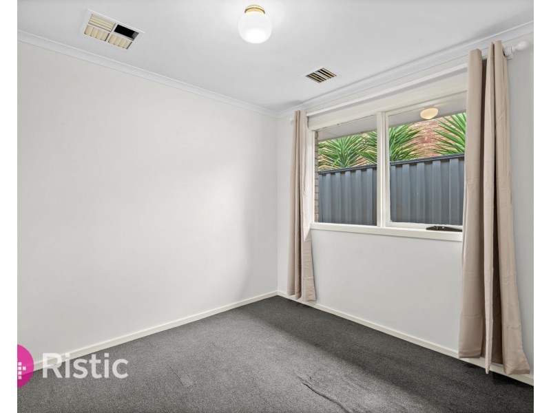 7 Burridge Close, Mill Park VIC 3082