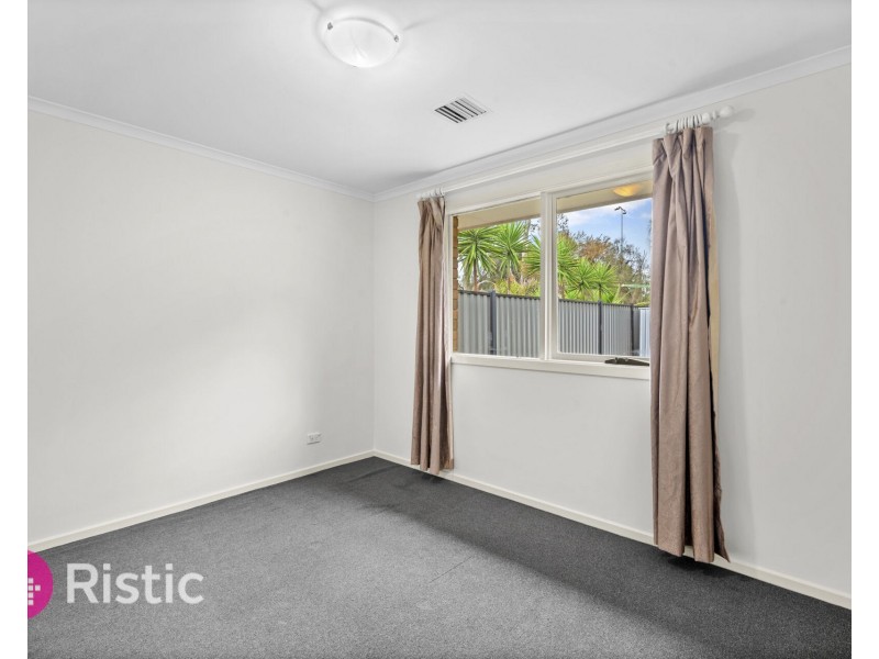 7 Burridge Close, Mill Park VIC 3082