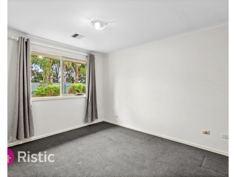 7 Burridge Close, Mill Park VIC 3082