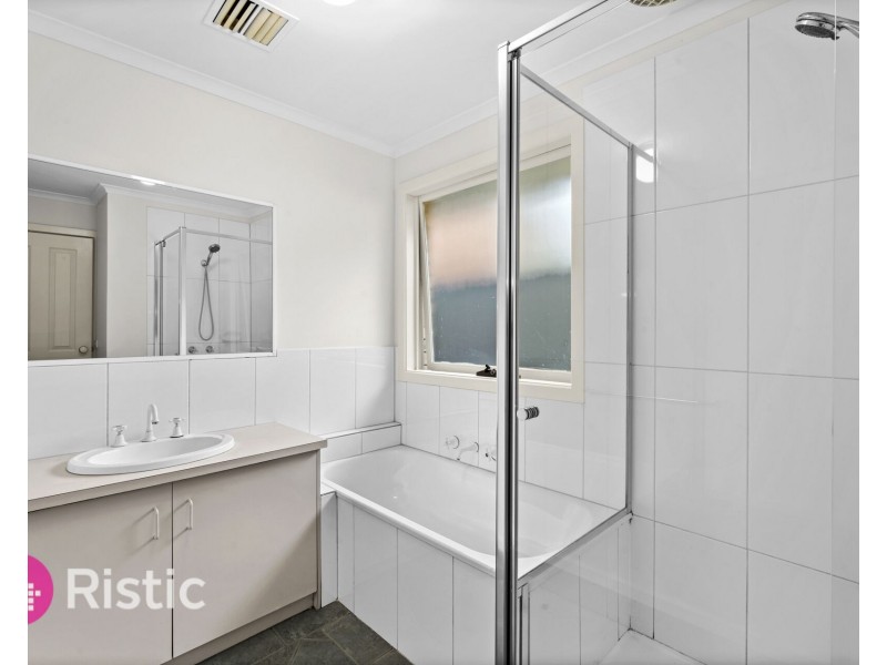 7 Burridge Close, Mill Park VIC 3082