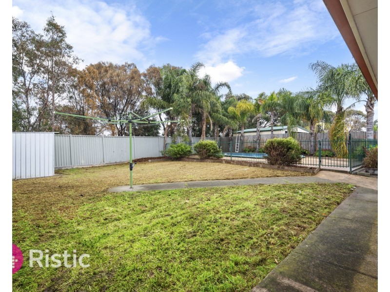7 Burridge Close, Mill Park VIC 3082