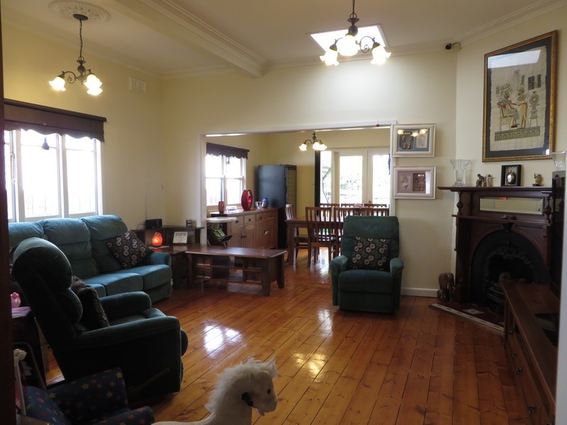 25 Cameron Street, Regent West VIC 3072