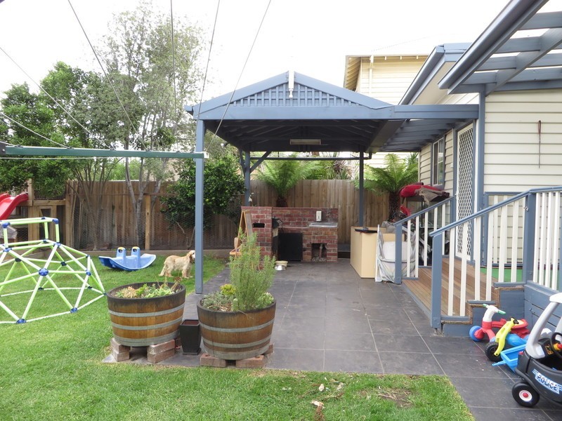 25 Cameron Street, Regent West VIC 3072
