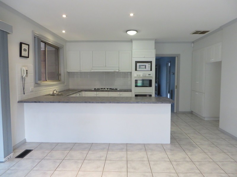16 Gilroy Crescent, Mill Park VIC 3082