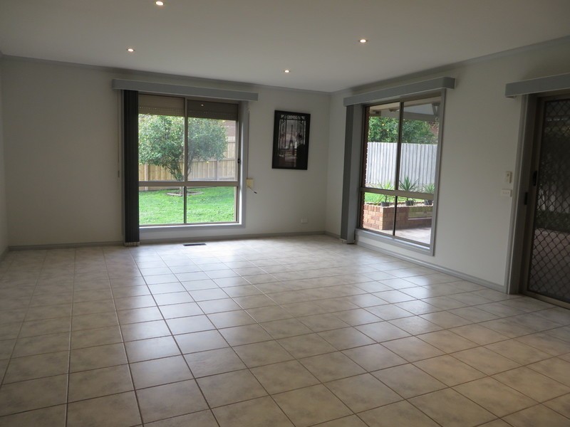 16 Gilroy Crescent, Mill Park VIC 3082