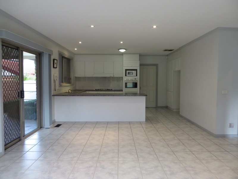 16 Gilroy Crescent, Mill Park VIC 3082