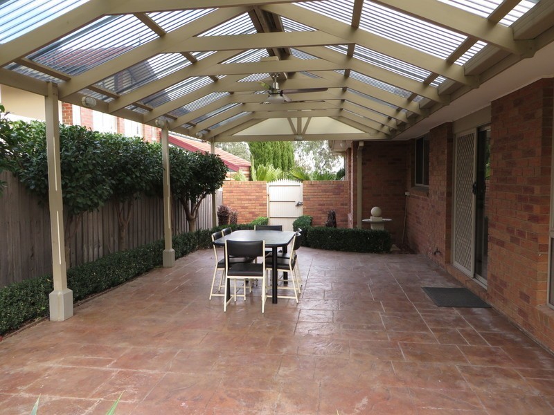 16 Gilroy Crescent, Mill Park VIC 3082