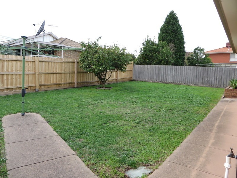 16 Gilroy Crescent, Mill Park VIC 3082