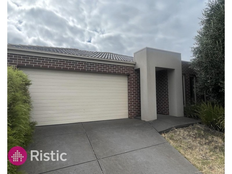 8 Marlin Crescent, Point Cook VIC 3030