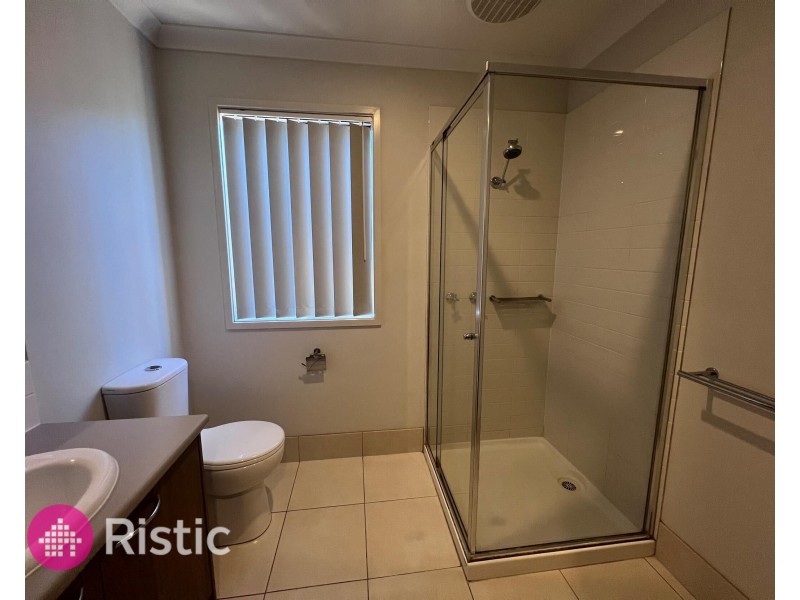 8 Marlin Crescent, Point Cook VIC 3030