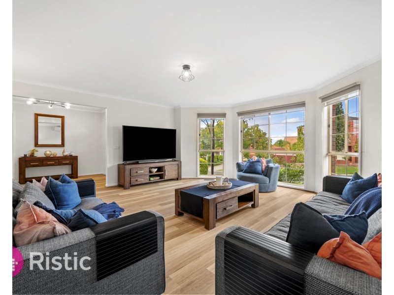 6 Montana Way, Mill Park VIC 3082