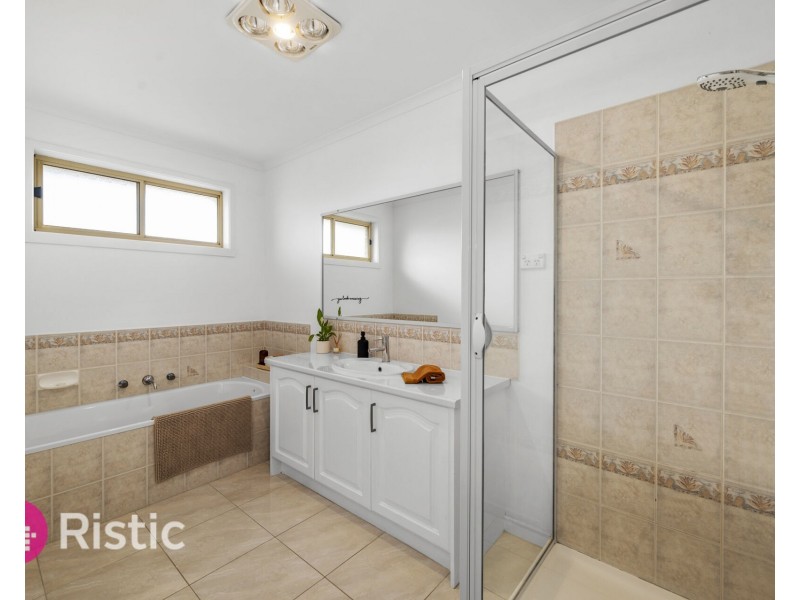 6 Montana Way, Mill Park VIC 3082