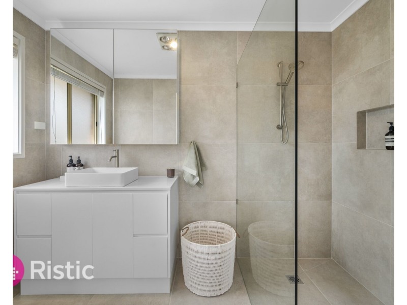 6 Montana Way, Mill Park VIC 3082