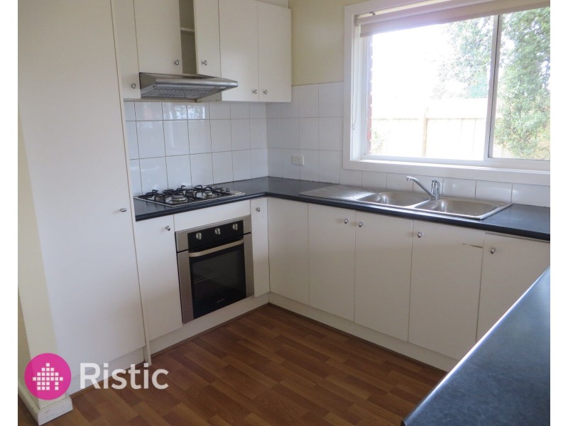 2/73 Woolnough Drive, Mill Park VIC 3082