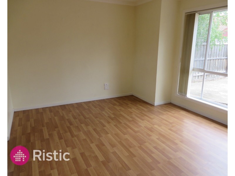 2/73 Woolnough Drive, Mill Park VIC 3082