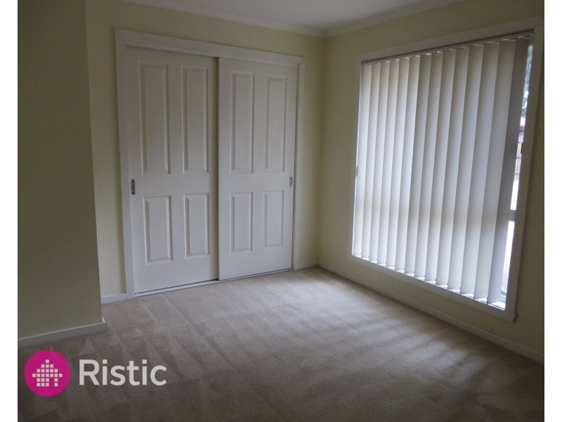 2/73 Woolnough Drive, Mill Park VIC 3082