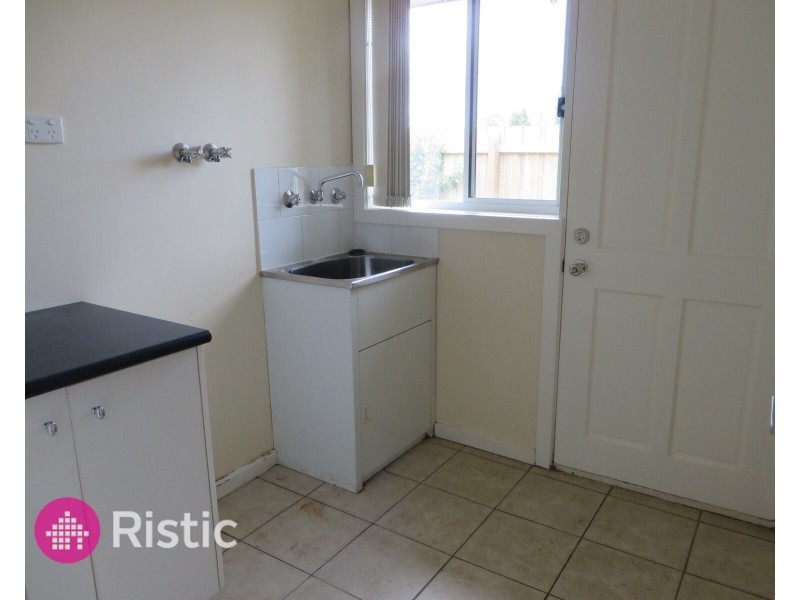 2/73 Woolnough Drive, Mill Park VIC 3082