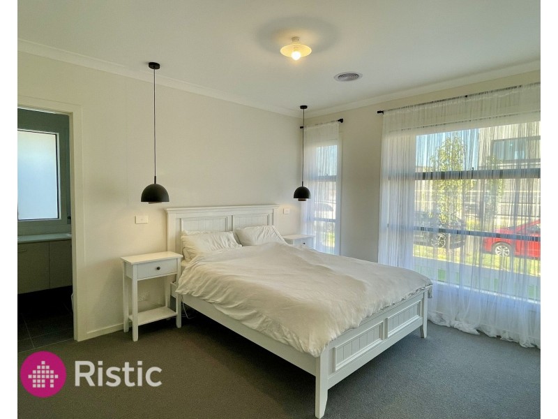 43 Hardwood Grove, Donnybrook VIC 3064