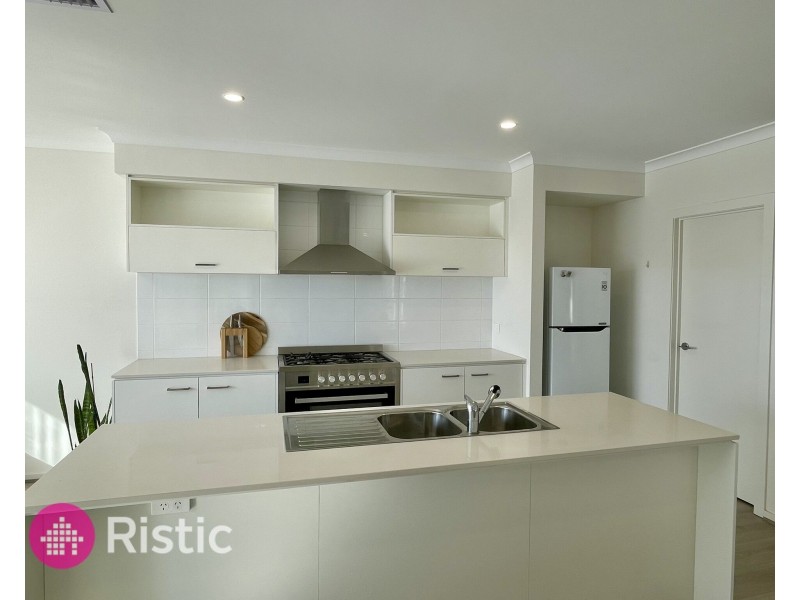 43 Hardwood Grove, Donnybrook VIC 3064