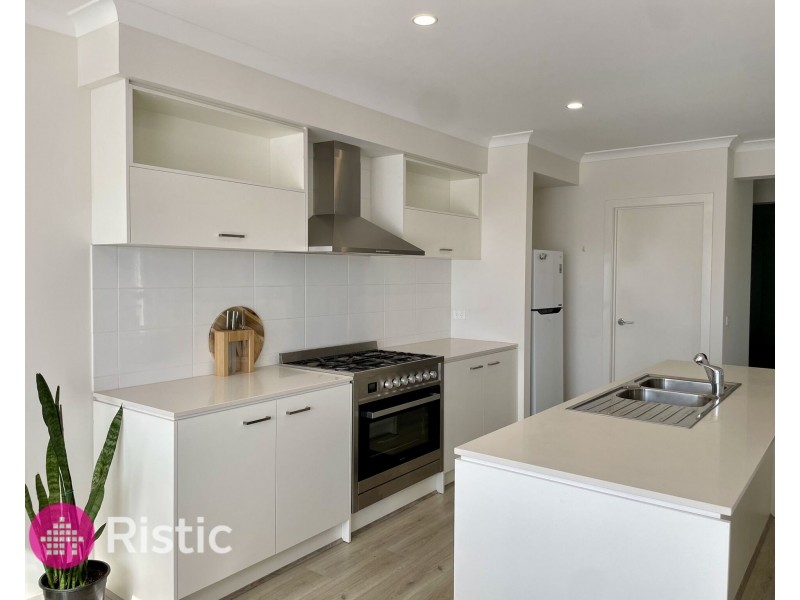 43 Hardwood Grove, Donnybrook VIC 3064